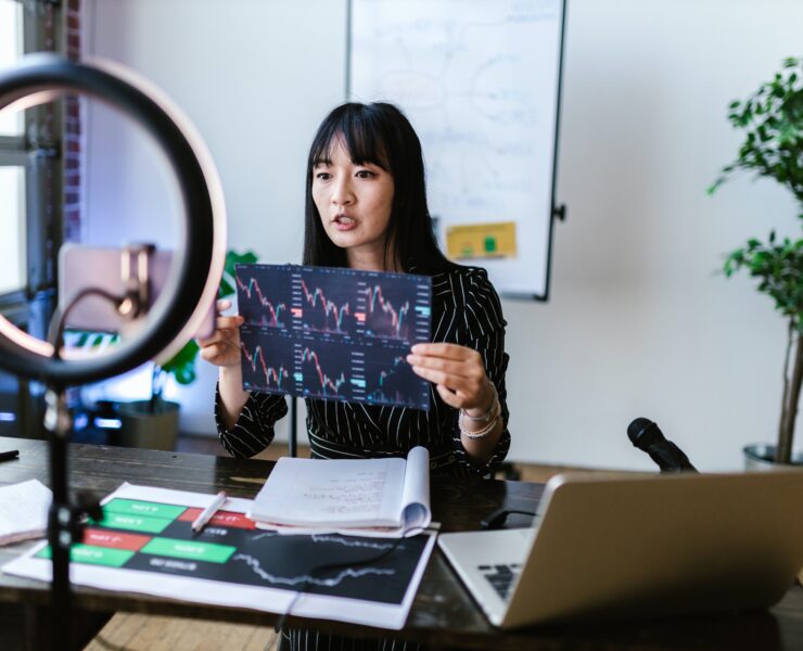 Femmeguru making money from stocks without selling them