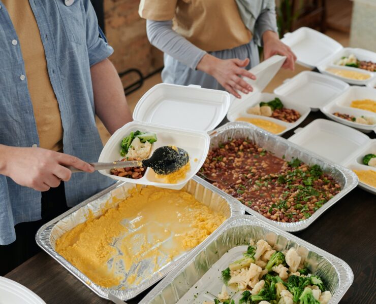 femmeguru donating thanksgiving leftovers