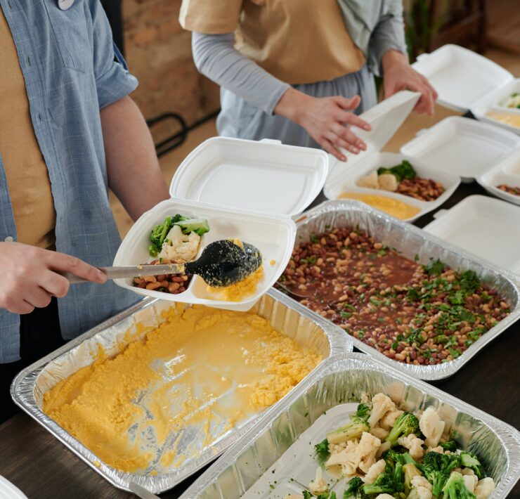 femmeguru donating thanksgiving leftovers